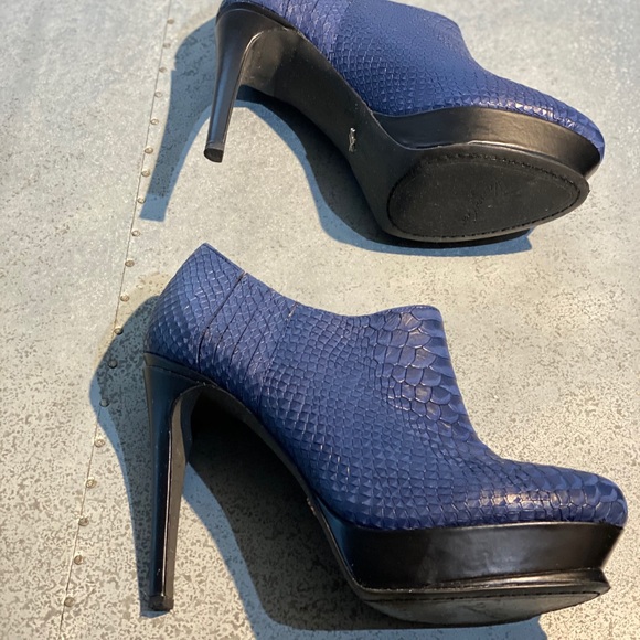 Kenneth Cole Heels - Picture 5 of 6